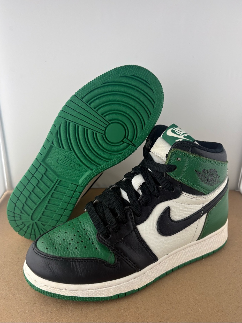 Nike Air Jordan 1 high pine Green White Black 2018 size 5y 575441-302 (B1)